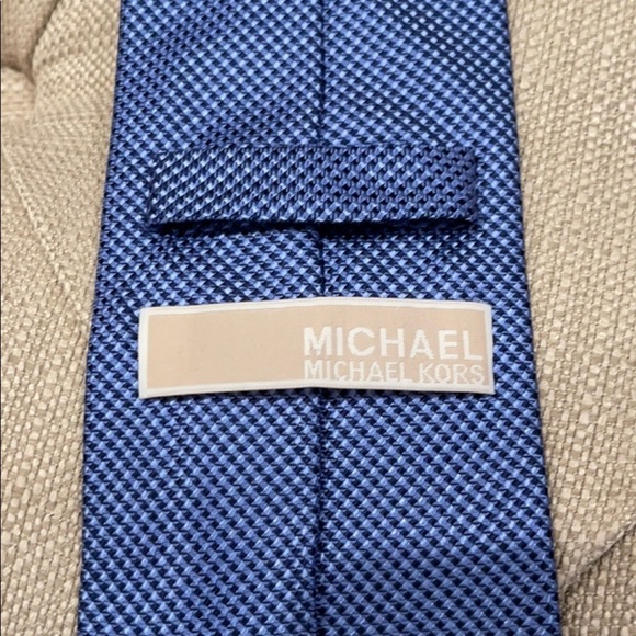 MICHAEL Kors 100% Silk diamond patterned Necktie - Picture 3 of 6